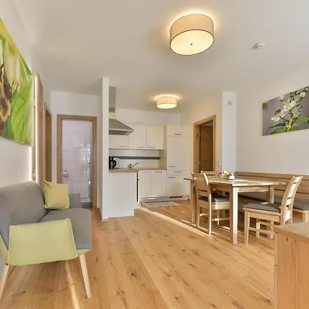 克伦霍弗公寓农场假期酒店 *